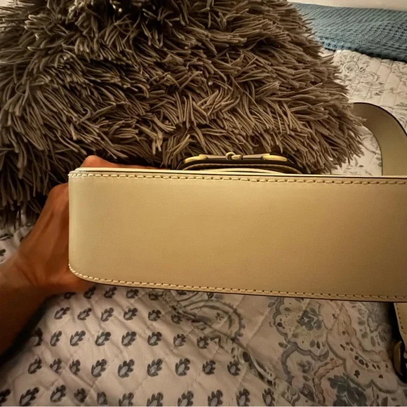 Vera Pelle Cream Shoulder Bag with Gold Accent - Picture 7 of 10